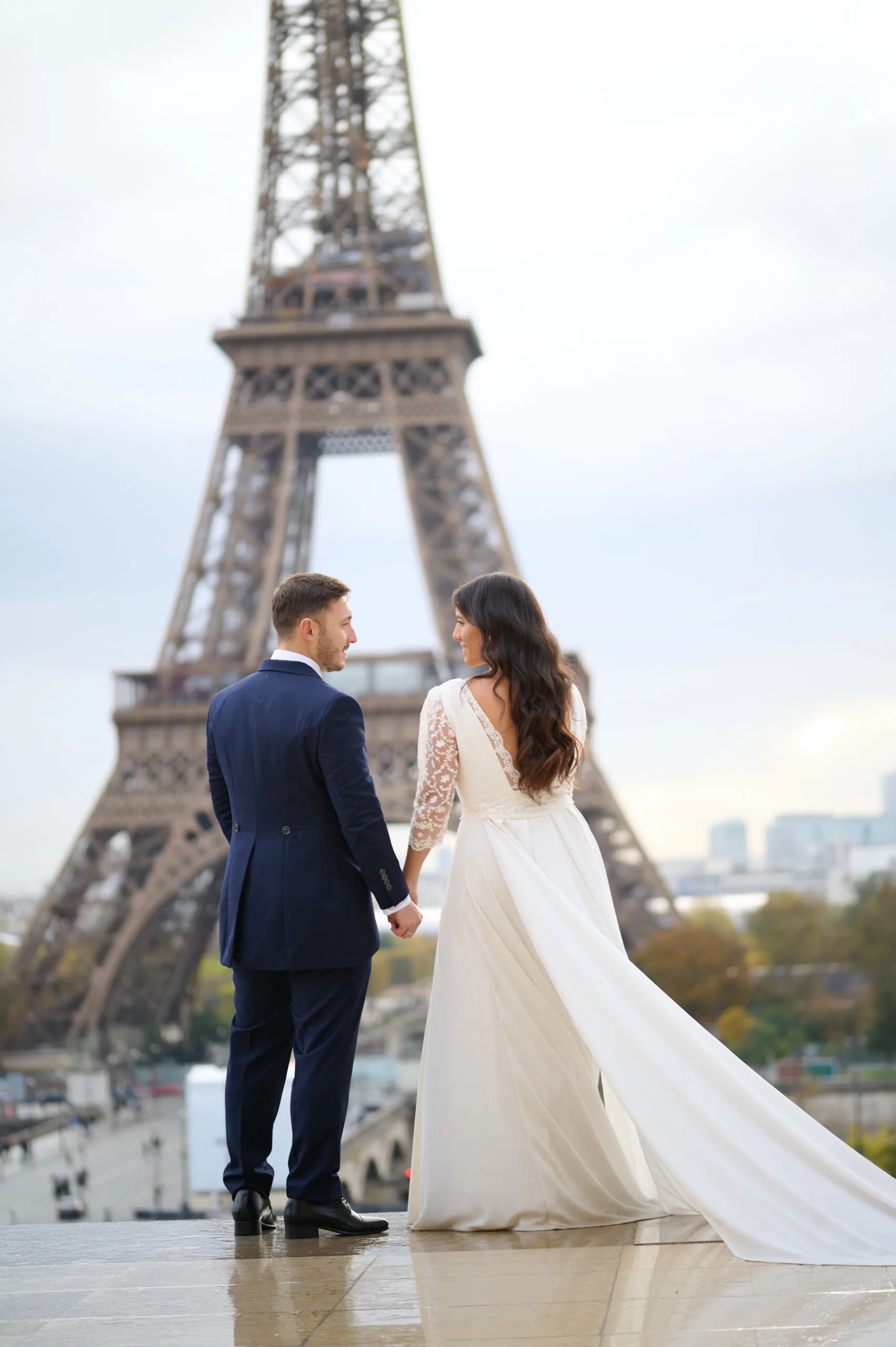 Photographer in Paris Photographer in Paris capturando pareja en Torre Eiffel